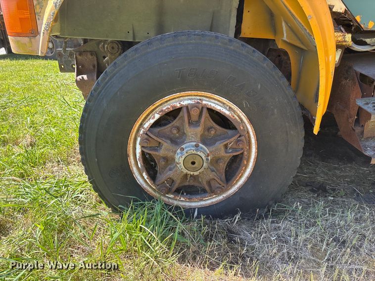 image for item DO5256 1991 International 4900 dump truck