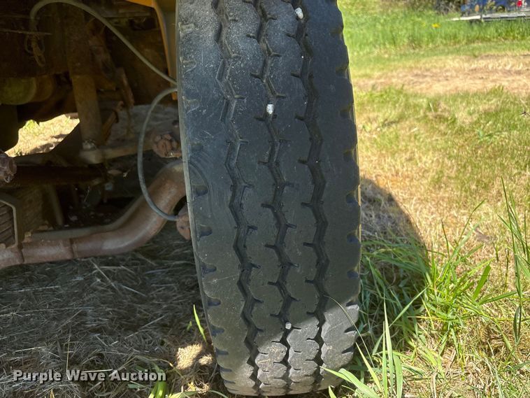 image for item DO5256 1991 International 4900 dump truck