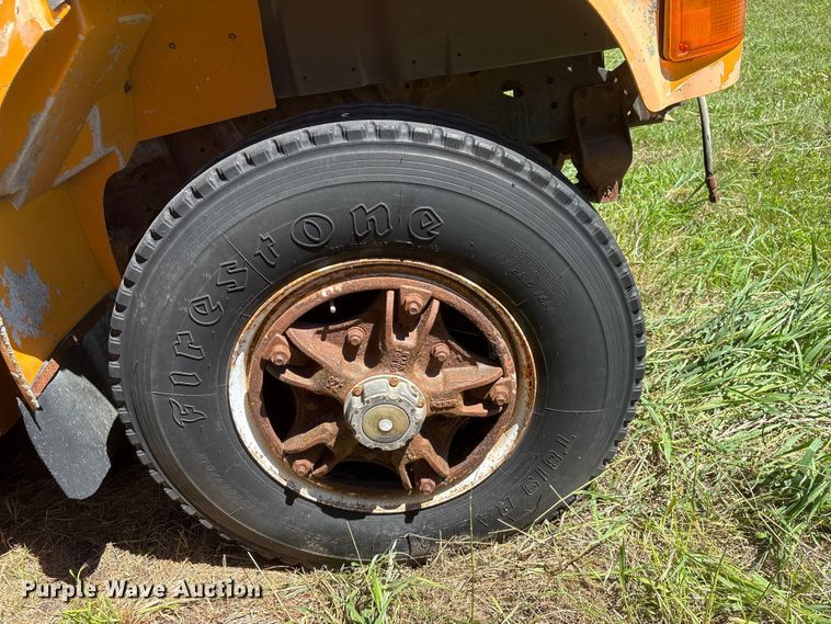 image for item DO5256 1991 International 4900 dump truck