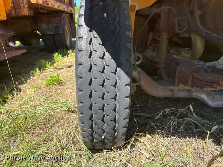 image for item DO5256 1991 International 4900 dump truck