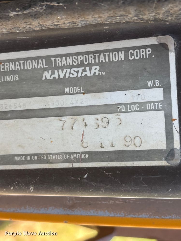 image for item DO5256 1991 International 4900 dump truck