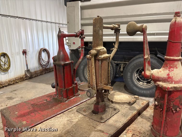 image for item DO5264 (3) oil pump tanks