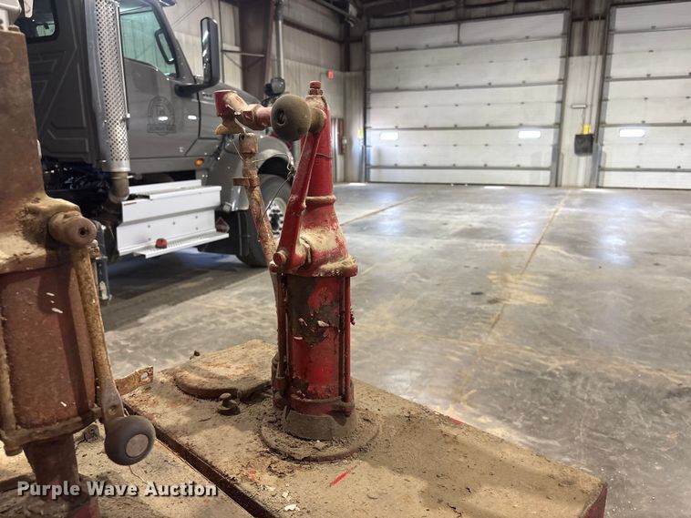 image for item DO5264 (3) oil pump tanks