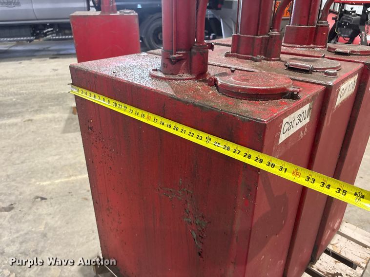image for item DO5265 (3) oil pump tanks