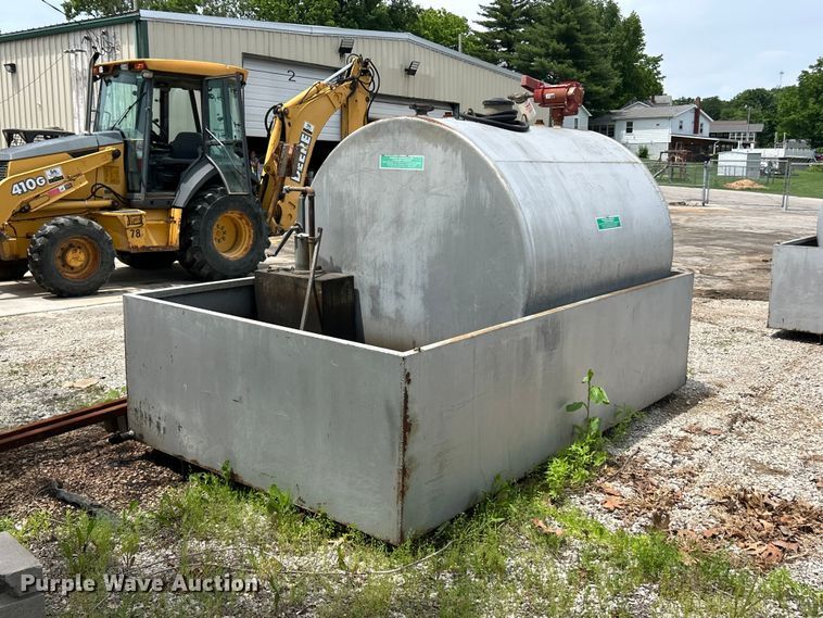 image for item DQ5474 fuel tank