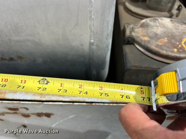 image for item DQ5474 fuel tank
