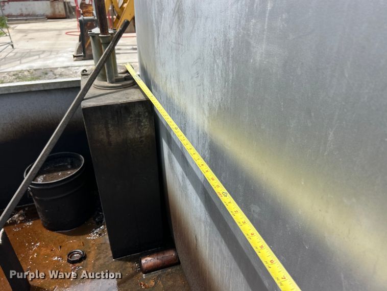 image for item DQ5474 fuel tank