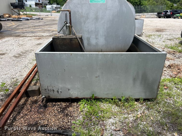 image for item DQ5474 fuel tank