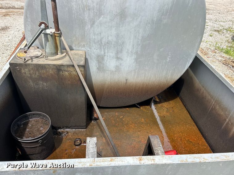 image for item DQ5474 fuel tank