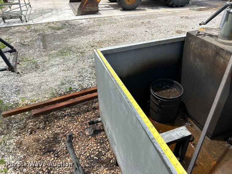 image for item DQ5474 fuel tank