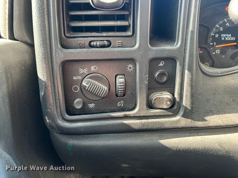 image for item DQ5477 2006 Chevrolet Silverado 2500HD pickup truck