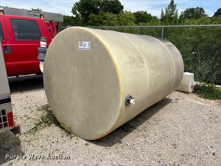 image for item DQ5481 Horizontal Poly tank