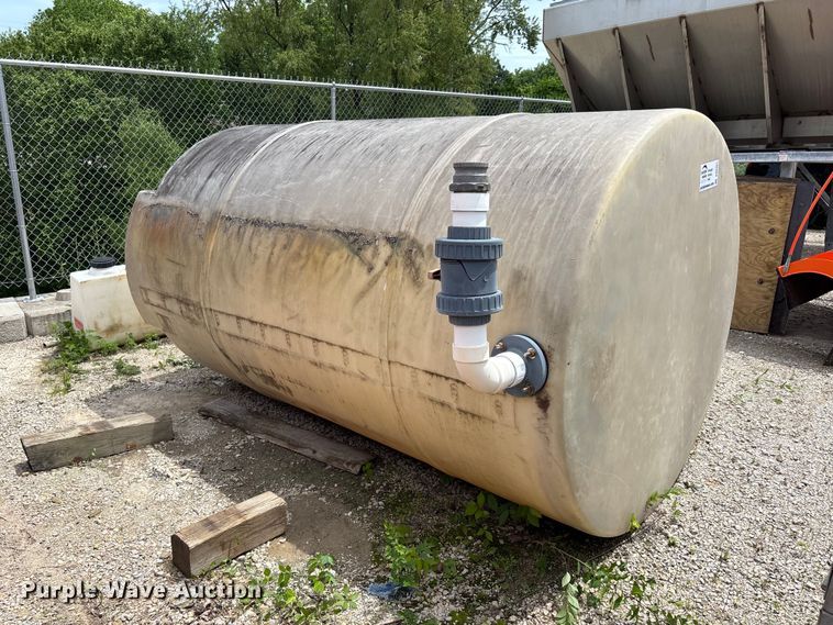 image for item DQ5481 Horizontal Poly tank