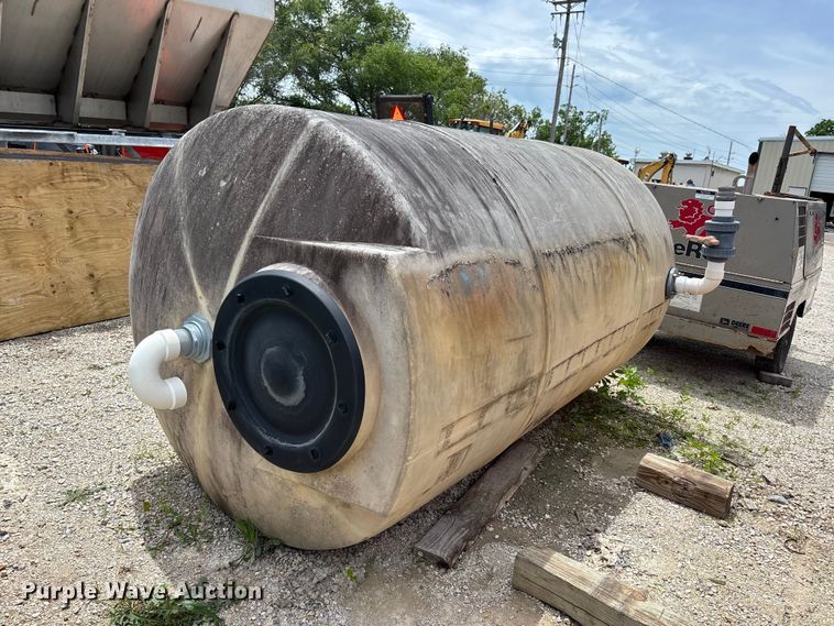 image for item DQ5481 Horizontal Poly tank