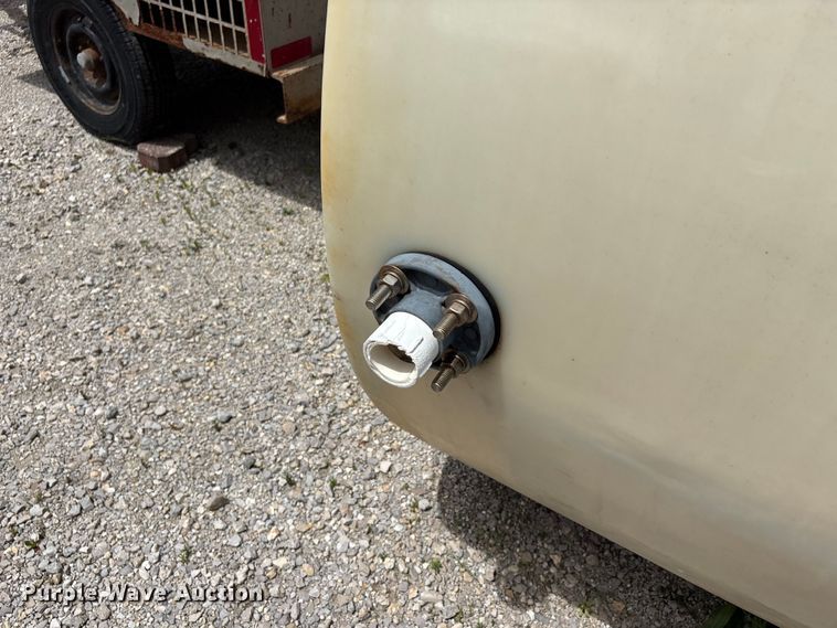 image for item DQ5481 Horizontal Poly tank
