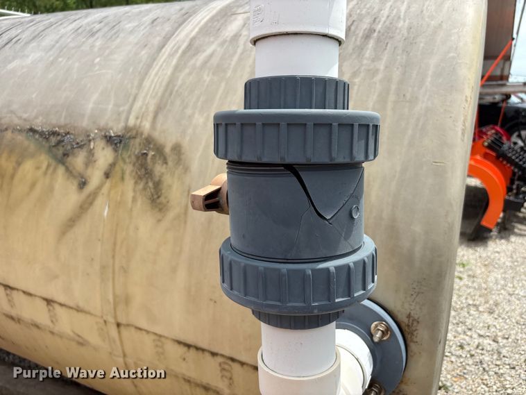 image for item DQ5481 Horizontal Poly tank