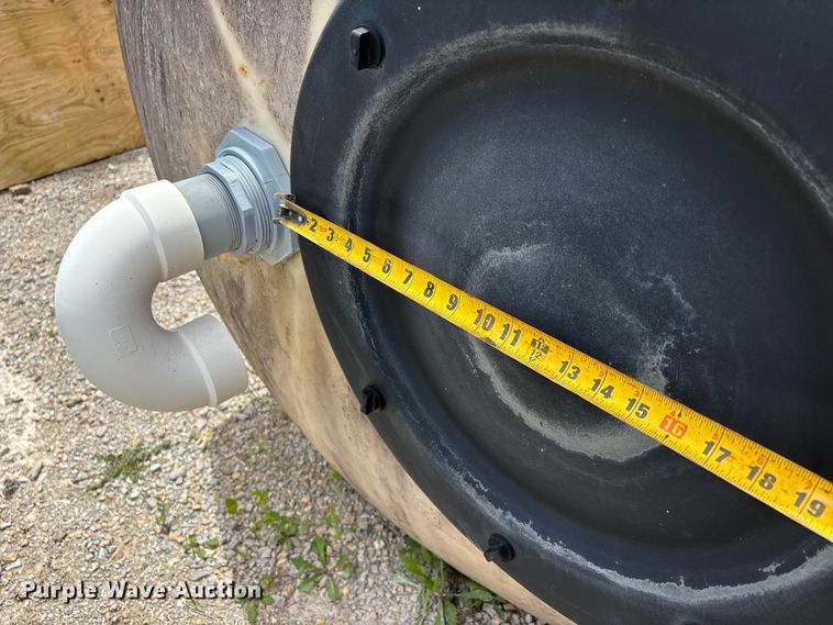 image for item DQ5481 Horizontal Poly tank