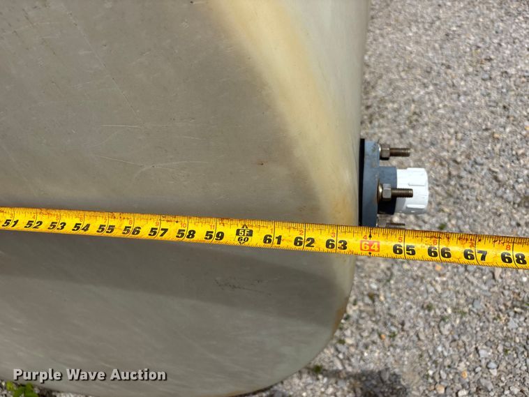 image for item DQ5481 Horizontal Poly tank