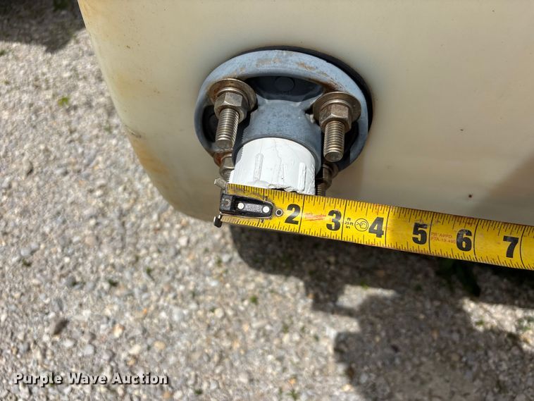 image for item DQ5481 Horizontal Poly tank