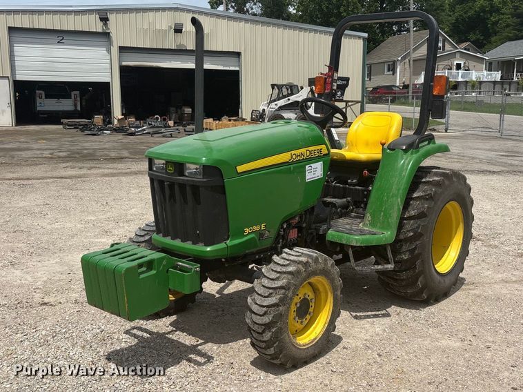 image for item DQ5482 2013 John Deere 3038E MFWD tractor