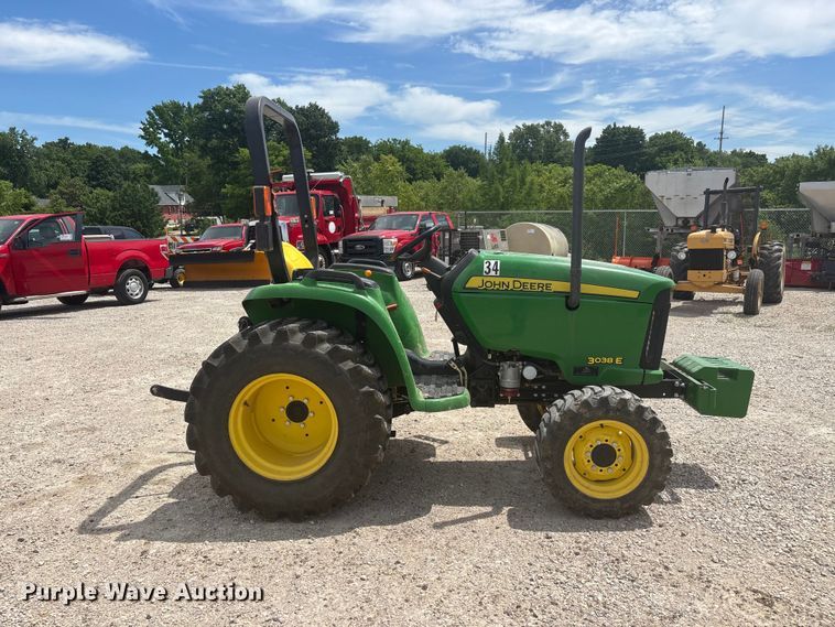 image for item DQ5482 2013 John Deere 3038E MFWD tractor
