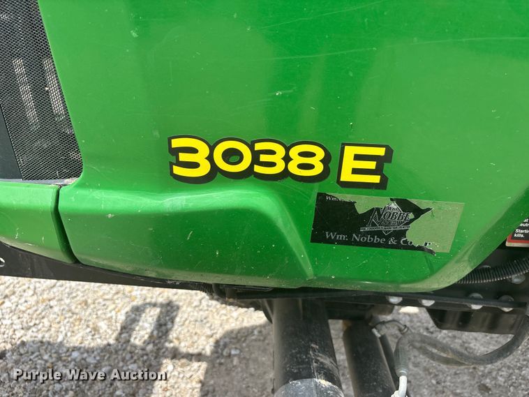 image for item DQ5482 2013 John Deere 3038E MFWD tractor