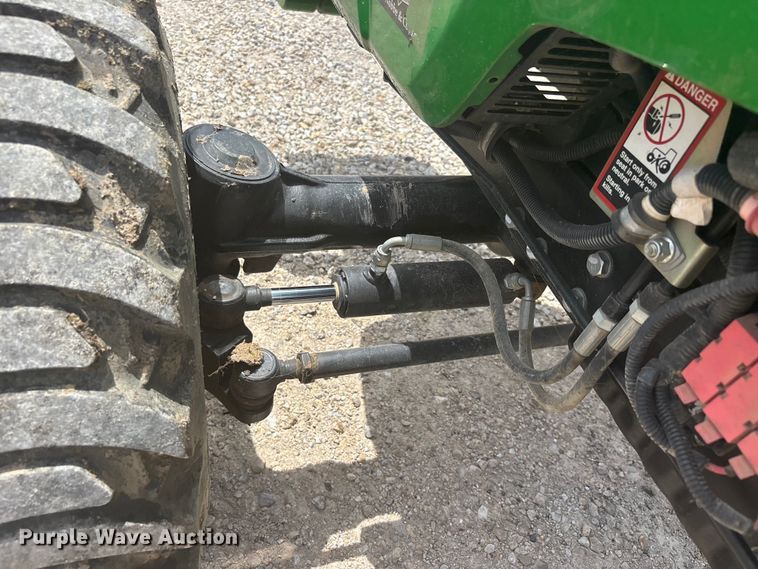 image for item DQ5482 2013 John Deere 3038E MFWD tractor