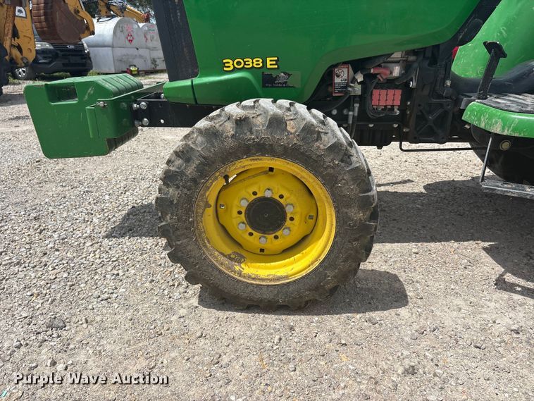 image for item DQ5482 2013 John Deere 3038E MFWD tractor