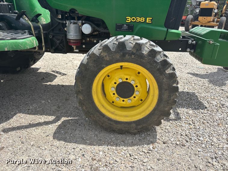 image for item DQ5482 2013 John Deere 3038E MFWD tractor