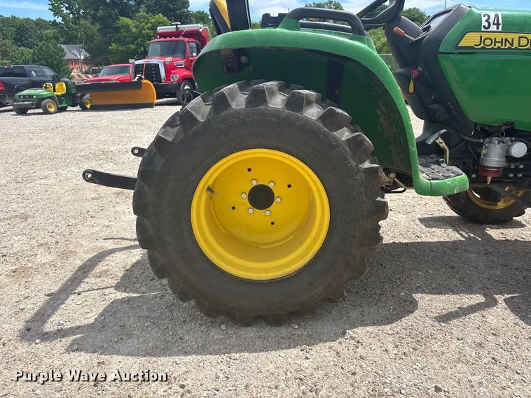 image for item DQ5482 2013 John Deere 3038E MFWD tractor