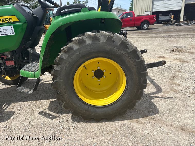 image for item DQ5482 2013 John Deere 3038E MFWD tractor