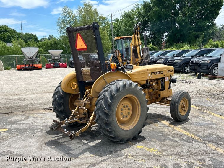 image for item DQ5483 Ford 250C tractor