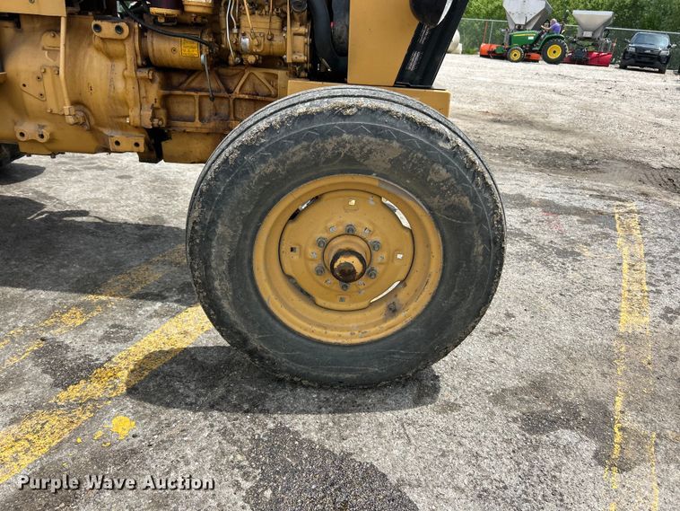image for item DQ5483 Ford 250C tractor