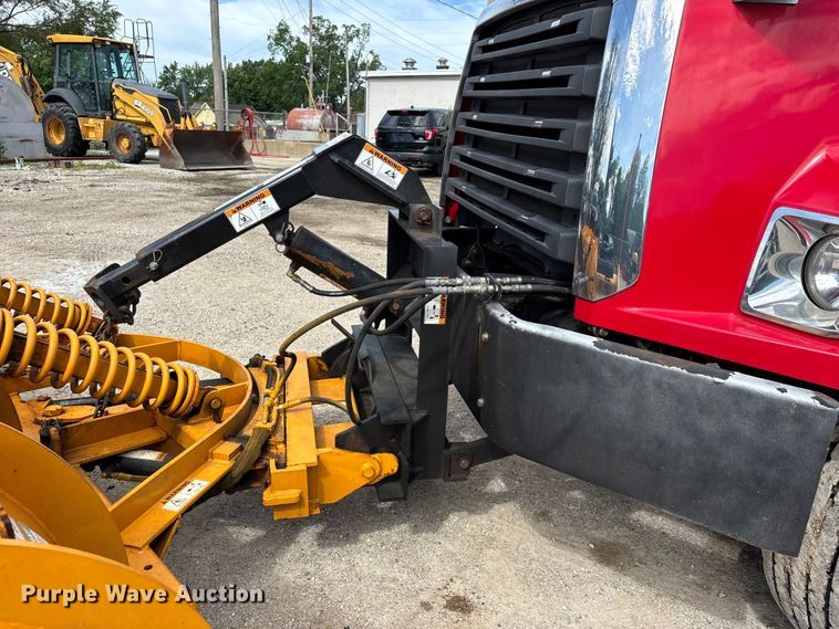 image for item DQ5491 2016 Freightliner 108SD dump truck