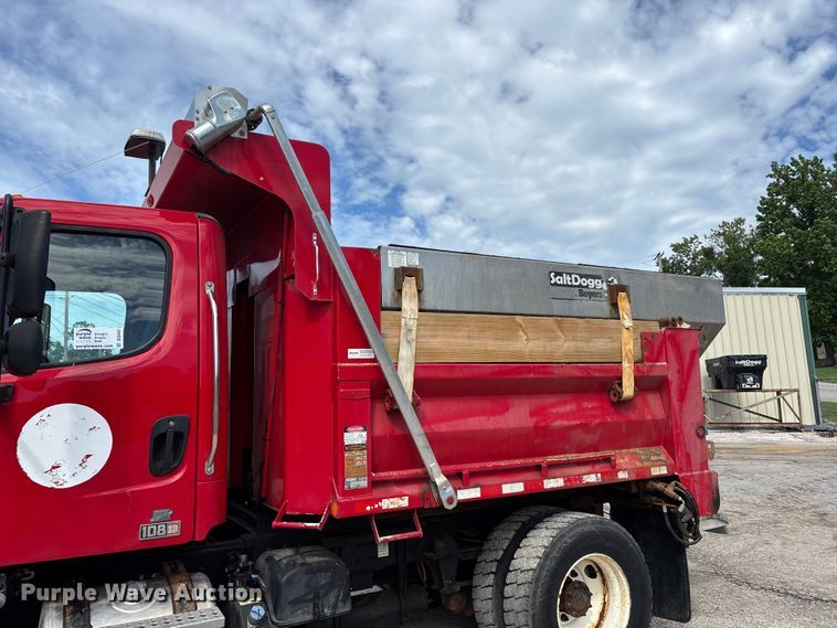 image for item DQ5491 2016 Freightliner 108SD dump truck