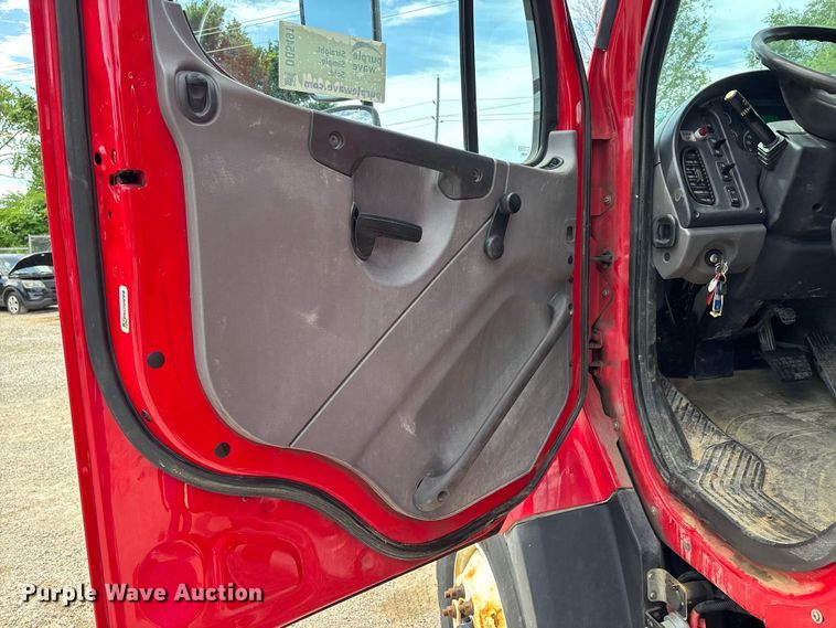 image for item DQ5491 2016 Freightliner 108SD dump truck