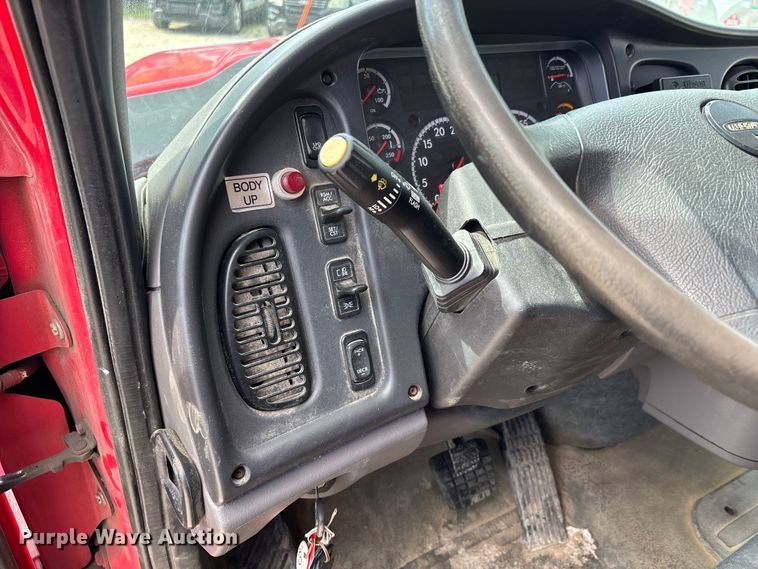 image for item DQ5491 2016 Freightliner 108SD dump truck