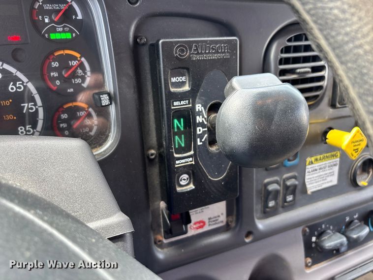 image for item DQ5491 2016 Freightliner 108SD dump truck