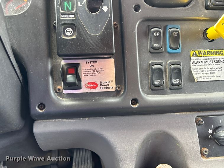 image for item DQ5491 2016 Freightliner 108SD dump truck