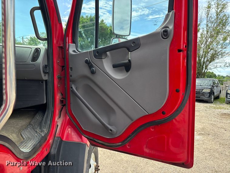 image for item DQ5491 2016 Freightliner 108SD dump truck