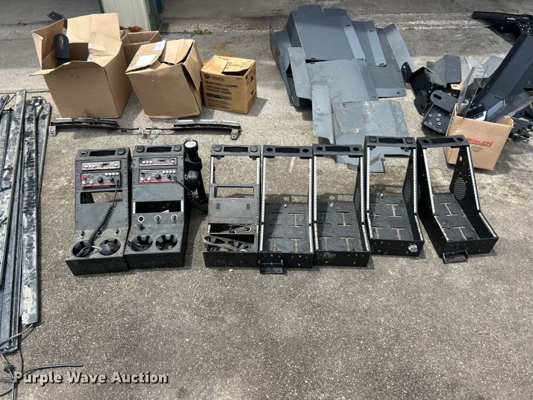 image for item DQ5495 Police vehicle equipment