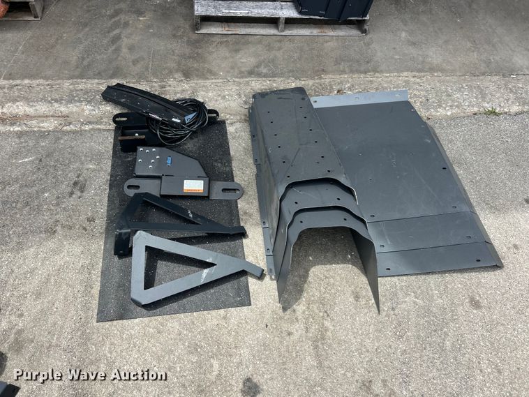 image for item DQ5495 Police vehicle equipment