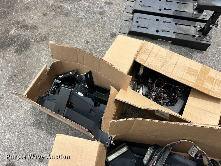image for item DQ5495 Police vehicle equipment