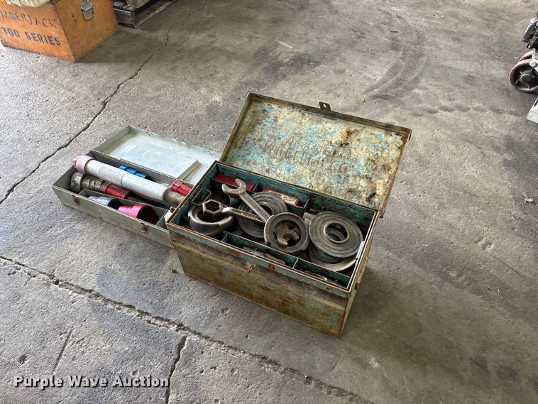 image for item DQ5500 Tapping machine