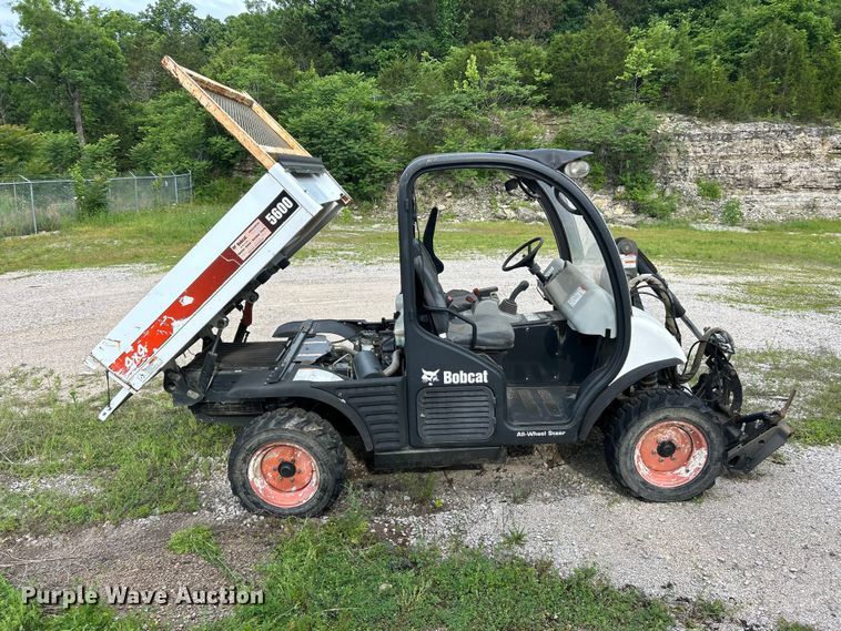 image for item DQ5506 2014 Bobcat 5600 Toolcat utility vehicle