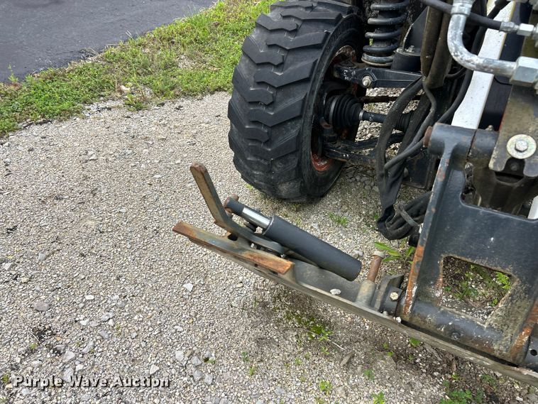 image for item DQ5506 2014 Bobcat 5600 Toolcat utility vehicle