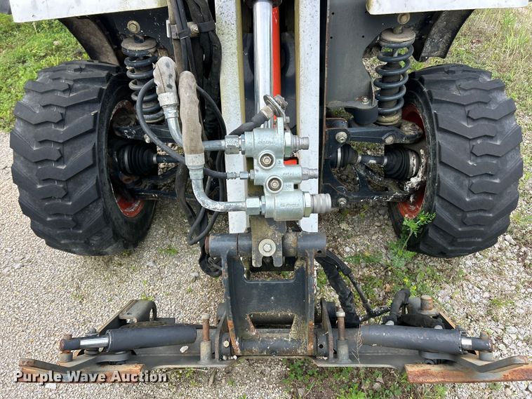 image for item DQ5506 2014 Bobcat 5600 Toolcat utility vehicle