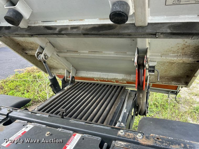 image for item DQ5506 2014 Bobcat 5600 Toolcat utility vehicle