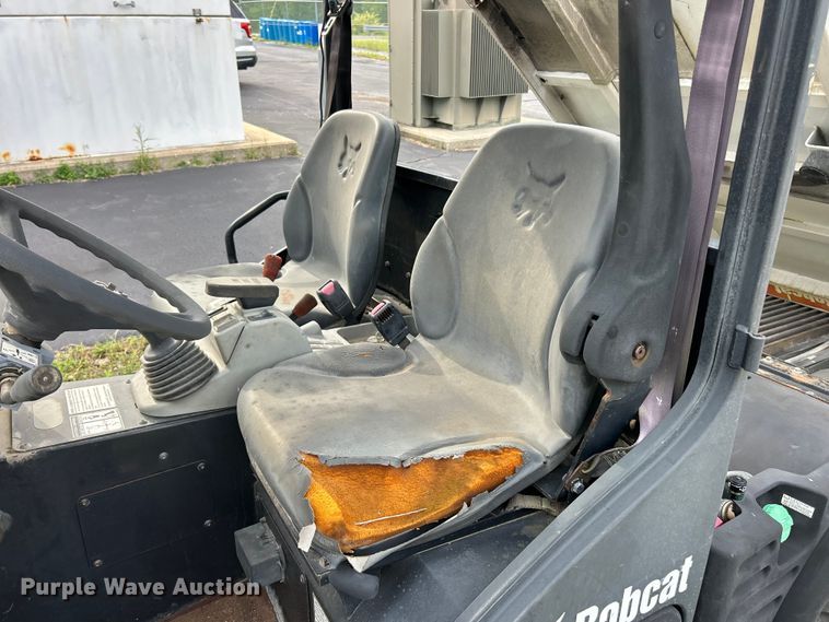 image for item DQ5506 2014 Bobcat 5600 Toolcat utility vehicle