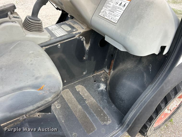 image for item DQ5506 2014 Bobcat 5600 Toolcat utility vehicle